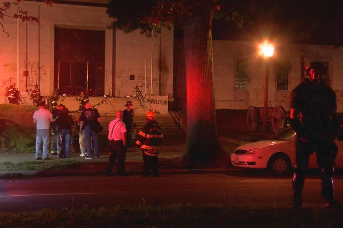 preloaded gallery image