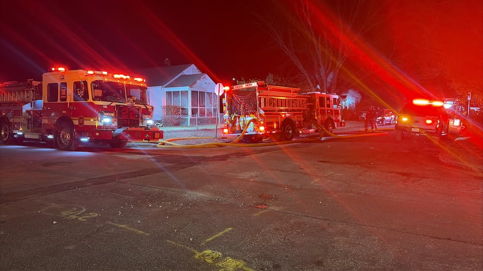 Richmond house fire leaves one dead, firefighter injured
