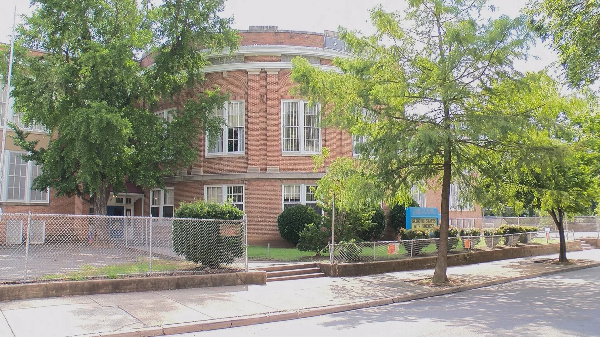 Obama Elementary mold cleanup continues; All laptops getting replaced